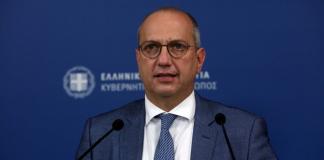 Η ενημέρωση των πολιτικών συντακτών και των ανταποκριτών ξένου Τύπου από τον Υφυπουργό παρά τω Πρωθυπουργώ και Κυβερνητικό Εκπρόσωπο, Γιάννη Οικονόμου