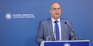 Η ενημέρωση των πολιτικών συντακτών και των ανταποκριτών ξένου Τύπου από τον Υφυπουργό παρά τω Πρωθυπουργώ και Κυβερνητικό Εκπρόσωπο, Γιάννη Οικονόμου