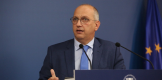 Η ενημέρωση των πολιτικών συντακτών και των ανταποκριτών ξένου Τύπου από τον Υφυπουργό παρά τω Πρωθυπουργώ και Κυβερνητικό Εκπρόσωπο, Γιάννη Οικονόμου