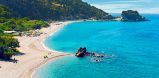 Νέο voucher τουρισμού, χωρίς γεωγραφικούς περιορισμούς, για 200.000 δικαιούχους