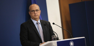 Η ενημέρωση των πολιτικών συντακτών και των ανταποκριτών ξένου Τύπου από τον Υφυπουργό παρά τω Πρωθυπουργώ και Κυβερνητικό Εκπρόσωπο, Γιάννη Οικονόμου