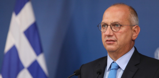 Η ενημέρωση των πολιτικών συντακτών και των ανταποκριτών ξένου Τύπου από τον Υφυπουργό παρά τω Πρωθυπουργώ και Κυβερνητικό Εκπρόσωπο, Γιάννη Οικονόμου