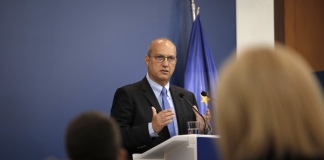 Η ενημέρωση των πολιτικών συντακτών και των ανταποκριτών ξένου Τύπου από τον Υφυπουργό παρά τω Πρωθυπουργώ και Κυβερνητικό Εκπρόσωπο Γιάννη Οικονόμου