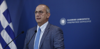 Η ενημέρωση των πολιτικών συντακτών και των ανταποκριτών ξένου Τύπου από τον Υφυπουργό παρά τω Πρωθυπουργώ και Κυβερνητικό Εκπρόσωπο, Γιάννη Οικονόμου