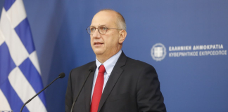 Η ενημέρωση των πολιτικών συντακτών και των ανταποκριτών ξένου Τύπου από τον Υφυπουργό παρά τω Πρωθυπουργώ και Κυβερνητικό Εκπρόσωπο, Γιάννη Οικονόμου