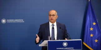 Η ενημέρωση των πολιτικών συντακτών και των ανταποκριτών ξένου Τύπου από τον Υφυπουργό παρά τω Πρωθυπουργώ και Κυβερνητικό Εκπρόσωπο Γιάννη Οικονόμου