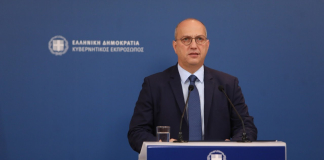 Η ενημέρωση των πολιτικών συντακτών και των ανταποκριτών ξένου Τύπου από τον Υφυπουργό παρά τω Πρωθυπουργώ και Κυβερνητικό Εκπρόσωπο, Γιάννη Οικονόμου