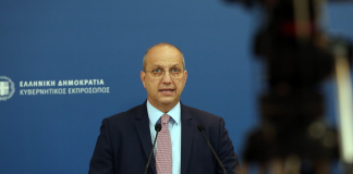Η ενημέρωση των πολιτικών συντακτών και των ανταποκριτών ξένου Τύπου από τον Υφυπουργό παρά τω Πρωθυπουργώ και Κυβερνητικό Εκπρόσωπο, Γιάννη Οικονόμου