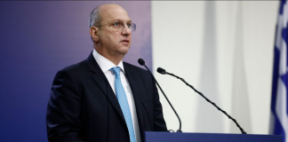 Η ενημέρωση των πολιτικών συντακτών και των ανταποκριτών ξένου Τύπου από τον Υφυπουργό παρά τω Πρωθυπουργώ και Κυβερνητικό Εκπρόσωπο, Γιάννη Οικονόμου