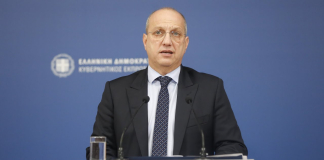 Η ενημέρωση των πολιτικών συντακτών και των ανταποκριτών ξένου Τύπου από τον Υφυπουργό παρά τω Πρωθυπουργώ και Κυβερνητικό Εκπρόσωπο Γιάννη Οικονόμου