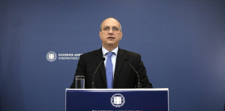 Η ενημέρωση των πολιτικών συντακτών και των ανταποκριτών ξένου Τύπου από τον Υφυπουργό παρά τω Πρωθυπουργώ και Κυβερνητικό Εκπρόσωπο, Γιάννη Οικονόμου