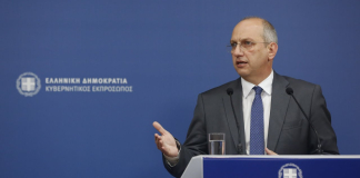 Η ενημέρωση των πολιτικών συντακτών και των ανταποκριτών ξένου Τύπου από τον Υφυπουργό παρά τω Πρωθυπουργώ και Κυβερνητικό Εκπρόσωπο, Γιάννη Οικονόμου