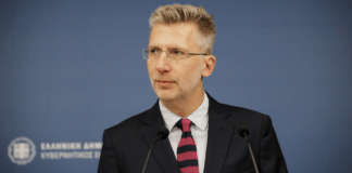 Η ενημέρωση των πολιτικών συντακτών και των ανταποκριτών ξένου Τύπου από τον Υπουργό Επικρατείας και Κυβερνητικό Εκπρόσωπο Άκη Σκέρτσο