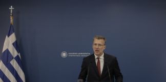 Η ενημέρωση των πολιτικών συντακτών και των ανταποκριτών ξένου Τύπου από τον Υπουργό Επικρατείας και Κυβερνητικό Εκπρόσωπο Άκη Σκέρτσο