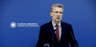 Η ενημέρωση των πολιτικών συντακτών και των ανταποκριτών ξένου Τύπου από τον Υπουργό Επικρατείας και Κυβερνητικό Εκπρόσωπο Άκη Σκέρτσο