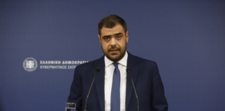 Ενημέρωση των πολιτικών συντακτών και των ανταποκριτών ξένου Τύπου από τον Κυβερνητικό Εκπρόσωπο Παύλο Μαρινάκη