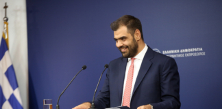 Ενημέρωση των πολιτικών συντακτών και των ανταποκριτών ξένου Τύπου από τον Κυβερνητικό Εκπρόσωπο Παύλο Μαρινάκη