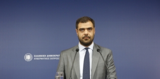 Ενημέρωση των πολιτικών συντακτών και των ανταποκριτών ξένου Τύπου από τον Κυβερνητικό Εκπρόσωπο Παύλο Μαρινάκη