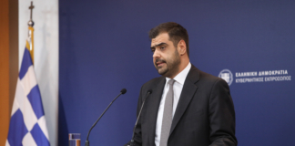Ενημέρωση των πολιτικών συντακτών και των ανταποκριτών ξένου Τύπου από τον Κυβερνητικό Εκπρόσωπο Παύλο Μαρινάκη