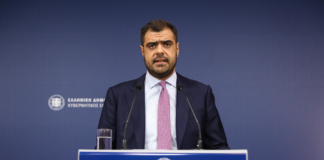 Ενημέρωση των πολιτικών συντακτών και των ανταποκριτών ξένου Τύπου από τον Κυβερνητικό Εκπρόσωπο Παύλο Μαρινάκη