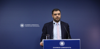 Ενημέρωση των πολιτικών συντακτών και των ανταποκριτών ξένου Τύπου από τον Κυβερνητικό Εκπρόσωπο Παύλο Μαρινάκη