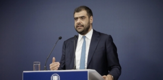 Η ενημέρωση των πολιτικών συντακτών και ανταποκριτών ξένου Τύπου από τον Υφυπουργό παρά τω Πρωθυπουργώ και Κυβερνητικό Εκπρόσωπο Παύλο Μαρινάκη