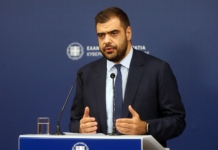 Η ενημέρωση των πολιτικών συντακτών και ανταποκριτών ξένου Τύπου από τον Υφυπουργό παρά τω Πρωθυπουργώ και Κυβερνητικό Εκπρόσωπο Παύλο Μαρινάκη