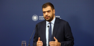 Η ενημέρωση των πολιτικών συντακτών και ανταποκριτών ξένου Τύπου από τον Υφυπουργό παρά τω Πρωθυπουργώ και Κυβερνητικό Εκπρόσωπο Παύλο Μαρινάκη