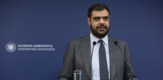 Η ενημέρωση των πολιτικών συντακτών και ανταποκριτών ξένου Τύπου από τον Υφυπουργό παρά τω Πρωθυπουργώ και Κυβερνητικό Εκπρόσωπο Παύλο Μαρινάκη