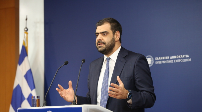 Ενημέρωση πολιτικών συντακτών και ανταποκριτών ξένου Τύπου από τον Υφυπουργό παρά τω Πρωθυπουργώ και Κυβερνητικό Εκπρόσωπο Παύλο Μαρινάκη