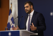 Η ενημέρωση των πολιτικών συντακτών και ανταποκριτών ξένου Τύπου από τον Υφυπουργό παρά τω Πρωθυπουργώ και Κυβερνητικό Εκπρόσωπο Παύλο Μαρινάκη