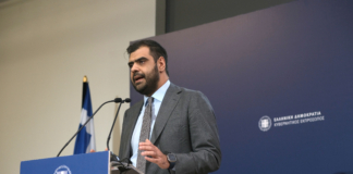 Η ενημέρωση των πολιτικών συντακτών και ανταποκριτών ξένου Τύπου από τον Υφυπουργό παρά τω Πρωθυπουργώ και Κυβερνητικό Εκπρόσωπο Παύλο Μαρινάκη