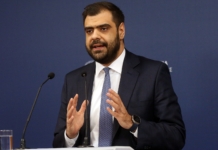 Η ενημέρωση των πολιτικών συντακτών και ανταποκριτών ξένου Τύπου από τον Υφυπουργό παρά τω Πρωθυπουργώ και Κυβερνητικό Εκπρόσωπο Παύλο Μαρινάκη