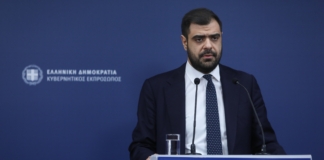 Η ενημέρωση των πολιτικών συντακτών και ανταποκριτών ξένου Τύπου από τον Υφυπουργό παρά τω Πρωθυπουργώ και Κυβερνητικό Εκπρόσωπο Παύλο Μαρινάκη