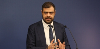 Η ενημέρωση των πολιτικών συντακτών και ανταποκριτών ξένου Τύπου από τον Υφυπουργό παρά τω Πρωθυπουργώ και Κυβερνητικό Εκπρόσωπο Παύλο Μαρινάκη