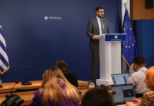 Η ενημέρωση των πολιτικών συντακτών και ανταποκριτών ξένου Τύπου από τον Υφυπουργό παρά τω Πρωθυπουργώ και Κυβερνητικό Εκπρόσωπο Παύλο Μαρινάκη