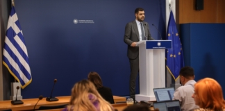 Η ενημέρωση των πολιτικών συντακτών και ανταποκριτών ξένου Τύπου από τον Υφυπουργό παρά τω Πρωθυπουργώ και Κυβερνητικό Εκπρόσωπο Παύλο Μαρινάκη
