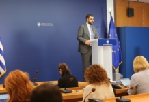Η ενημέρωση των πολιτικών συντακτών και ανταποκριτών ξένου Τύπου από τον Υφυπουργό παρά τω Πρωθυπουργώ και Κυβερνητικό Εκπρόσωπο Παύλο Μαρινάκη
