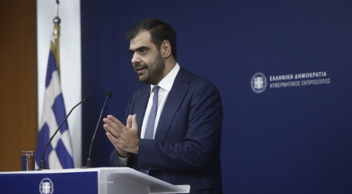 Ενημέρωση πολιτικών συντακτών και ανταποκριτών ξένου Τύπου από τον Υφυπουργό παρά τω Πρωθυπουργώ και Κυβερνητικό Εκπρόσωπο Παύλο Μαρινάκη