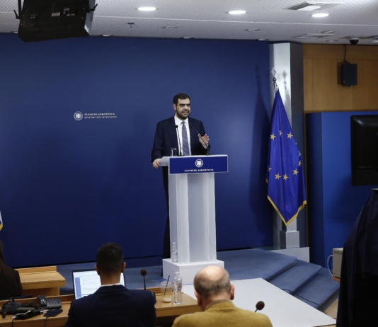 Ενημέρωση πολιτικών συντακτών και ανταποκριτών ξένου Τύπου από τον Υφυπουργό παρά τω Πρωθυπουργώ και Κυβερνητικό Εκπρόσωπο Παύλο Μαρινάκη