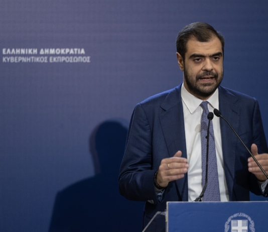 Ενημέρωση πολιτικών συντακτών και ανταποκριτών ξένου Τύπου από τον Υφυπουργό παρά τω Πρωθυπουργώ και Κυβερνητικό Εκπρόσωπο Παύλο Μαρινάκη