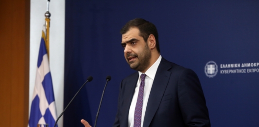 Ενημέρωση πολιτικών συντακτών και ανταποκριτών ξένου Τύπου από τον Υφυπουργό παρά τω Πρωθυπουργώ και Κυβερνητικό Εκπρόσωπο Παύλο Μαρινάκη