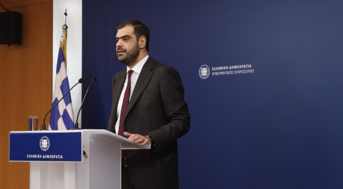 Ενημέρωση των πολιτικών συντακτών και των ανταποκριτών ξένου Τύπου από τον Υφυπουργό παρά τω Πρωθυπουργώ και Κυβερνητικό Εκπρόσωπο Παύλο Μαρινάκη