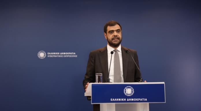 Ενημέρωση των πολιτικών συντακτών και ανταποκριτών ξένου Τύπου από τον Υφυπουργό παρά τω Πρωθυπουργώ και Κυβερνητικό Εκπρόσωπο Παύλο Μαρινάκη