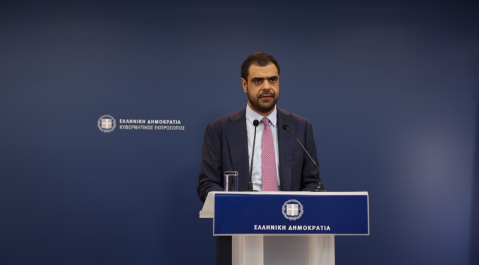 Ενημέρωση των πολιτικών συντακτών και ανταποκριτών ξένου Τύπου από τον Υφυπουργό παρά τω Πρωθυπουργώ και Κυβερνητικό Εκπρόσωπο Παύλο Μαρινάκη