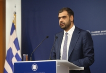 Η ενημέρωση των πολιτικών συντακτών και ανταποκριτών ξένου Τύπου από τον Υφυπουργό παρά τω Πρωθυπουργώ και Κυβερνητικό Εκπρόσωπο Παύλο Μαρινάκη