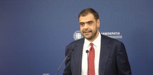 Ενημέρωση των πολιτικών συντακτών και ανταποκριτών ξένου Τύπου από τον Υφυπουργό παρά τω Πρωθυπουργώ και Κυβερνητικό Εκπρόσωπο Παύλο Μαρινάκη