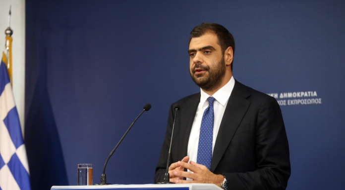 Ενημέρωση των πολιτικών συντακτών και ανταποκριτών ξένου Τύπου από τον Υφυπουργό παρά τω Πρωθυπουργώ και Κυβερνητικό Εκπρόσωπο Παύλο Μαρινάκη
