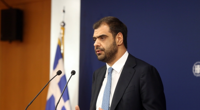 Ενημέρωση των πολιτικών συντακτών και ανταποκριτών ξένου Τύπου από τον Υφυπουργό παρά τω Πρωθυπουργώ και Κυβερνητικό Εκπρόσωπο Παύλο Μαρινάκη