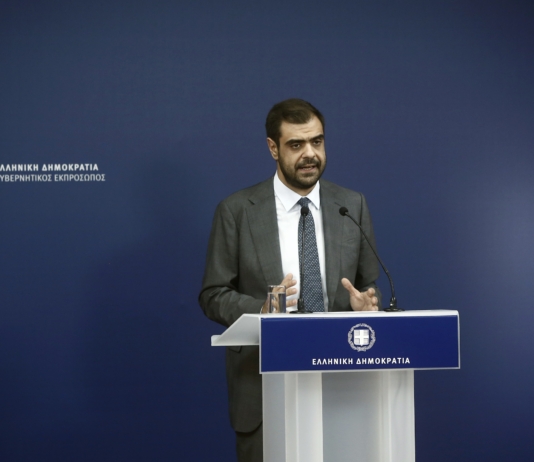 Ενημέρωση των πολιτικών συντακτών και ανταποκριτών ξένου Τύπου από τον Υφυπουργό παρά τω Πρωθυπουργώ και Κυβερνητικό Εκπρόσωπο Παύλο Μαρινάκη
